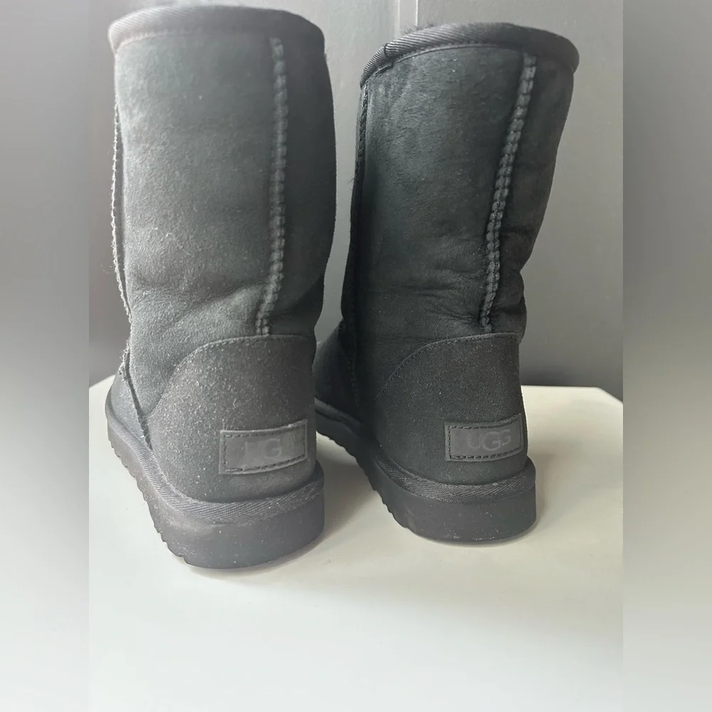 UGG Classic Short II Shearling Boots, Women’s Size 9